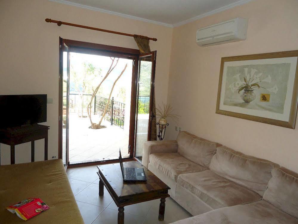 Almini Apartments Plataria Exterior photo